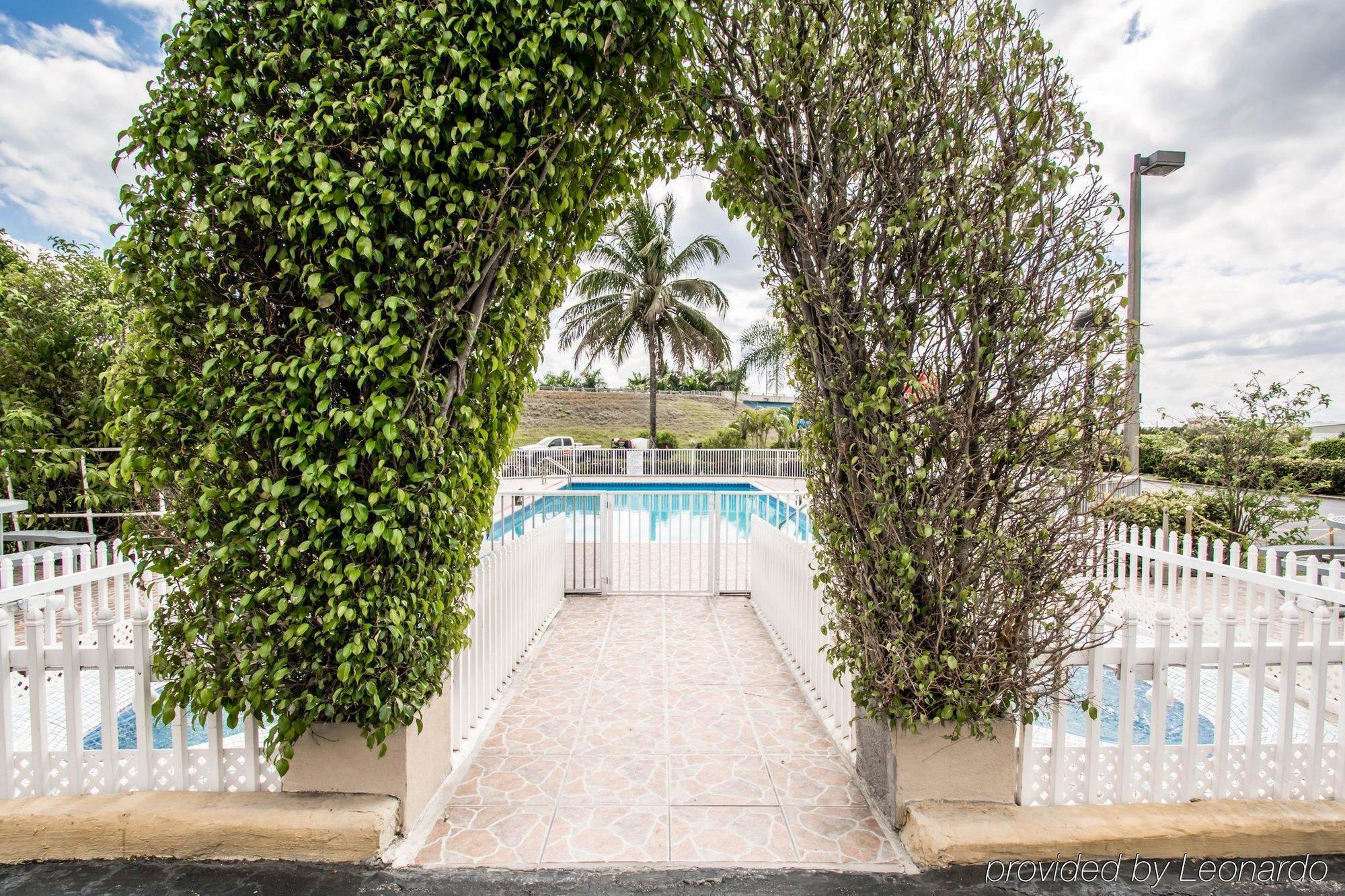 Belmont Inn & Suites Флорида-Сити Экстерьер фото