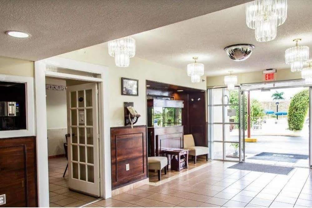 Belmont Inn & Suites Флорида-Сити Экстерьер фото