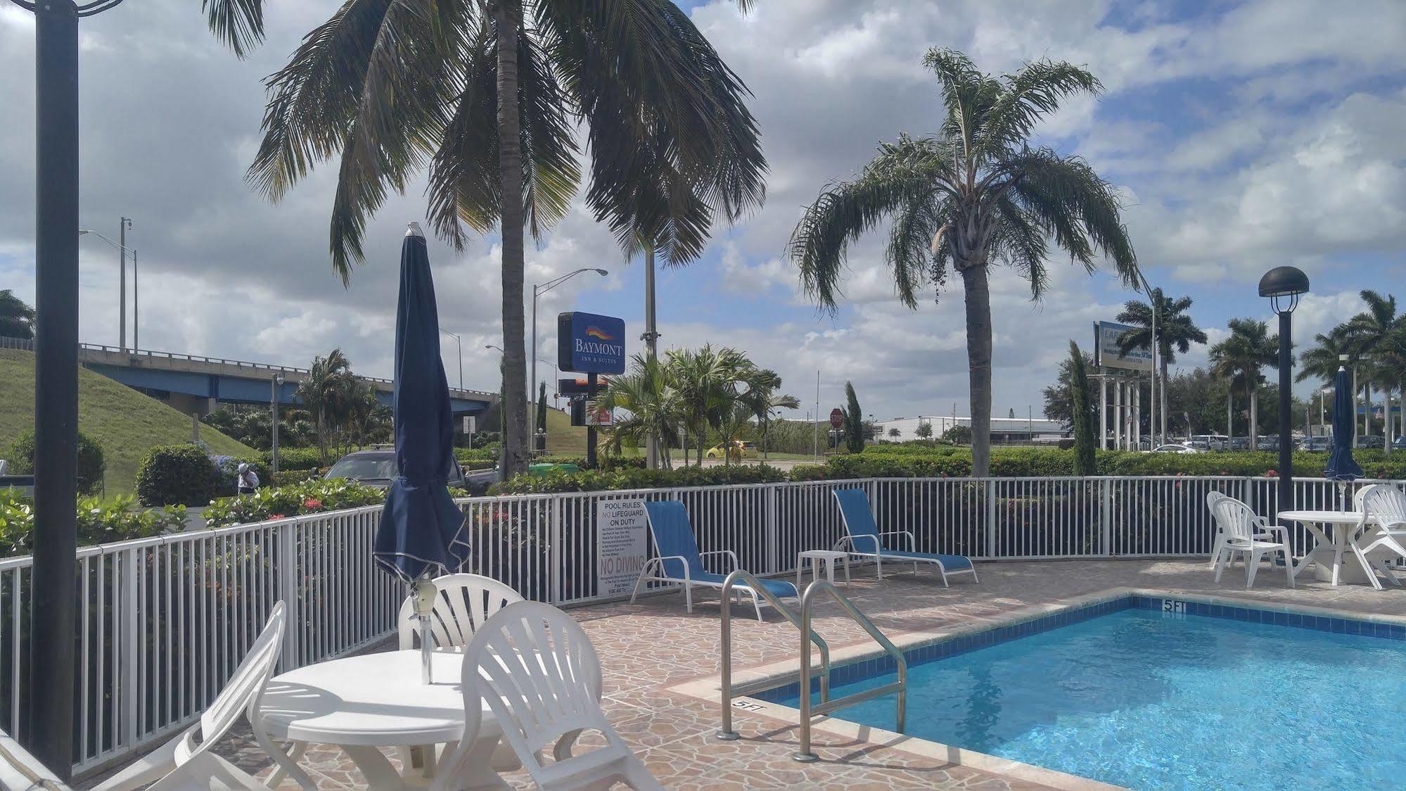 Belmont Inn & Suites Флорида-Сити Экстерьер фото